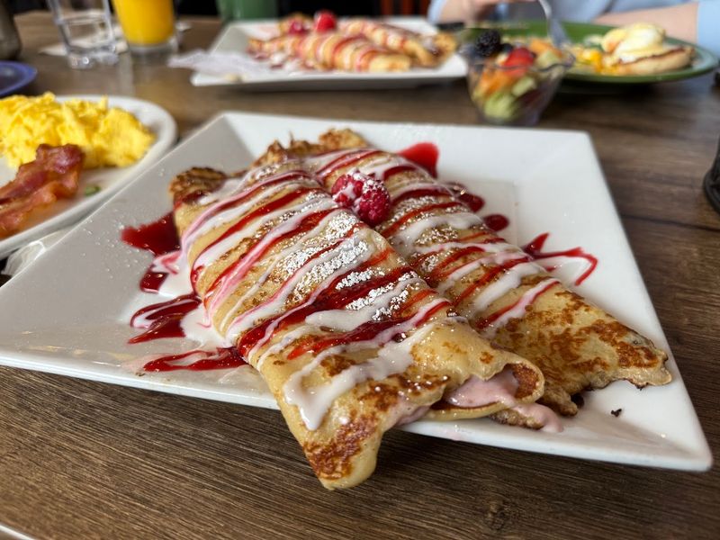 Benedict's La Strata - Crystal Lake