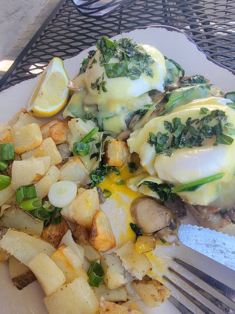 Benedicts, Shakshuka, and a Menu Built to Wander Benedicts, Shakshuka, and a Menu Built to Wander