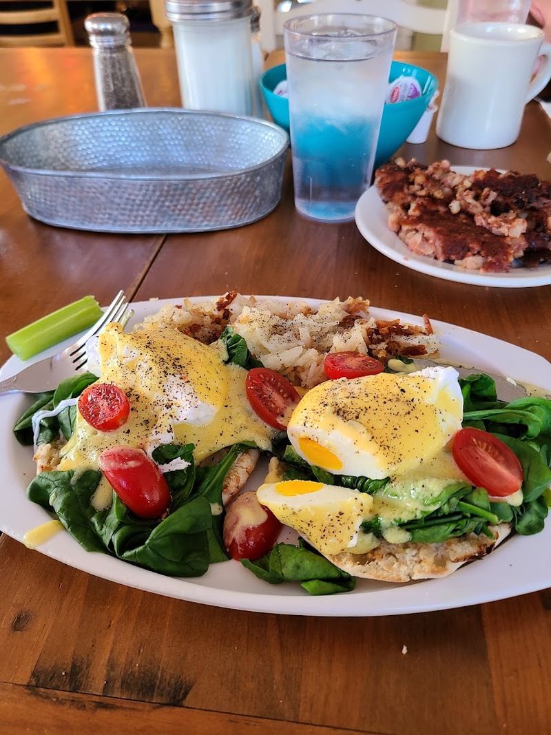 Benedicts With Maine Personality