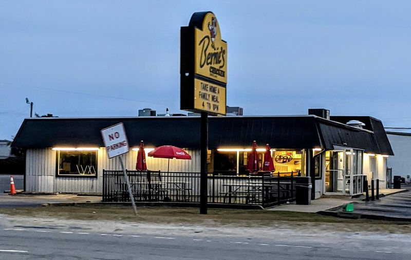 Bernie's Chicken, Columbia