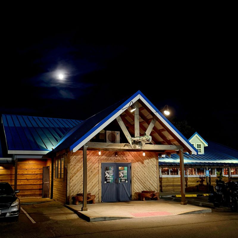 Harpoon Larry’s Fish House And Oyster Bar