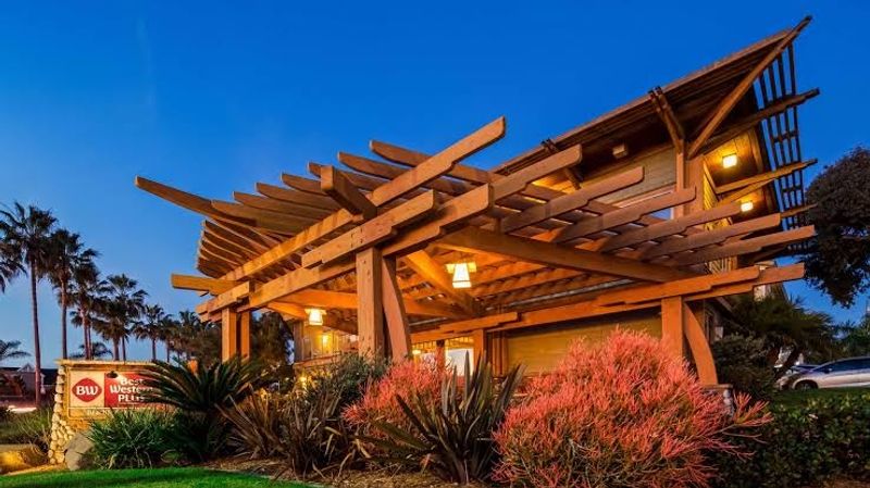 Best Western Plus Beach View Lodge