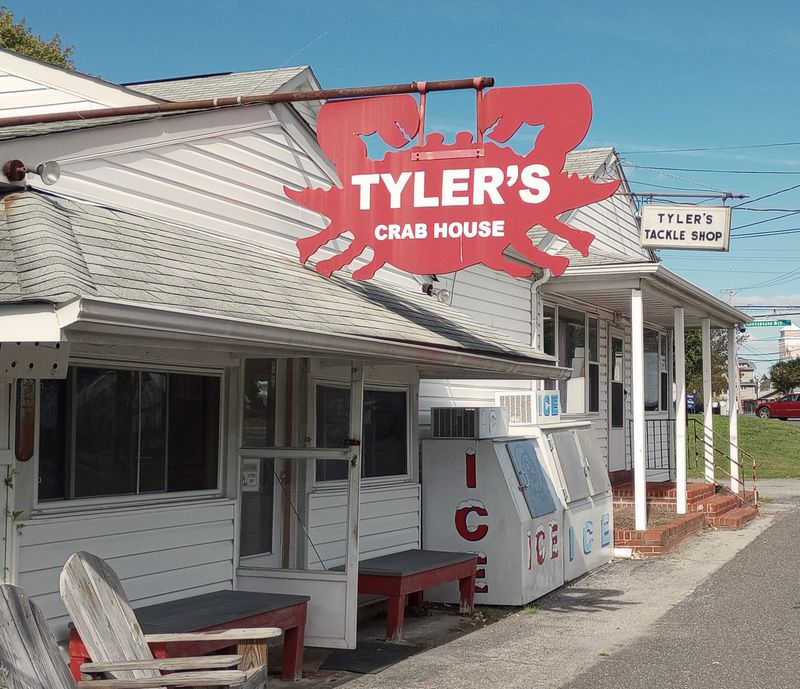 Tyler’s Tackle Shop & Crab House – North Beach