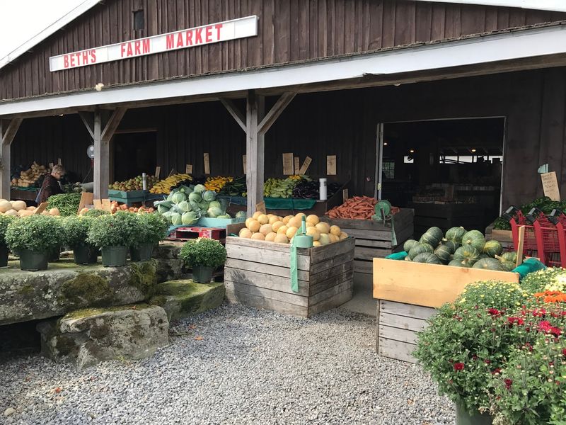 Beth's Farm Market, Warren