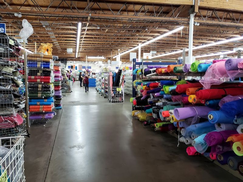 The Warehouse Vibe That Feels Totally Intentional