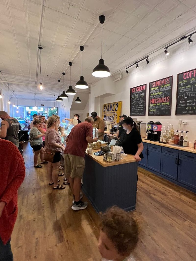 Bianco’s Ice Cream Shop (Du Quoin, IL)