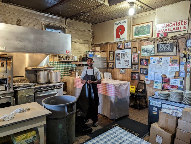 Doe's Eat Place — Greenville