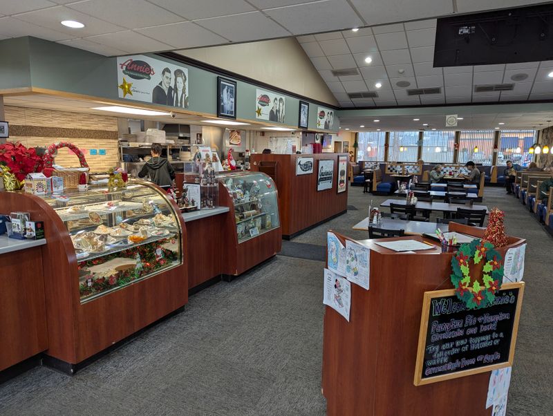 Annie’s Family Restaurant & Bakery, Livonia