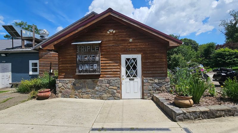 Triple Nickel Diner, Chesterhill