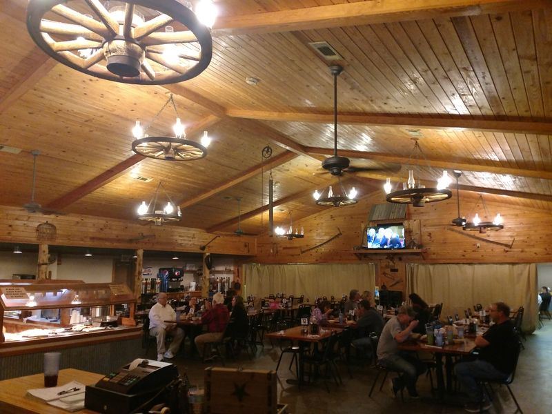 Tadpole’s Catfish Barn, Batesville