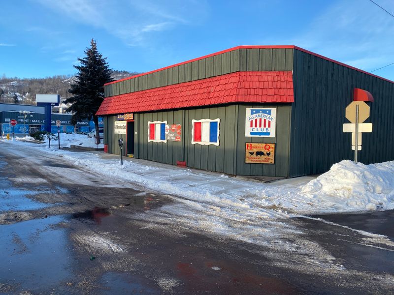 Howard's Que – Duluth, Minnesota