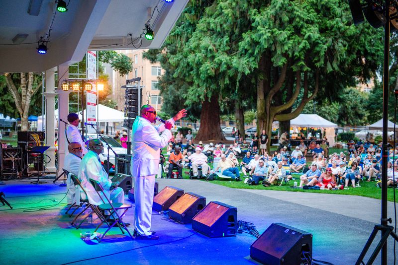 Big-Name Talent Under the Trees Big-Name Talent Under the Trees
