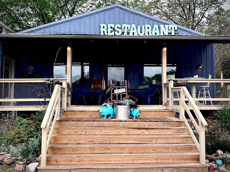 Big Springs Trading Company Restaurant And Smoked Meats, St. Joe