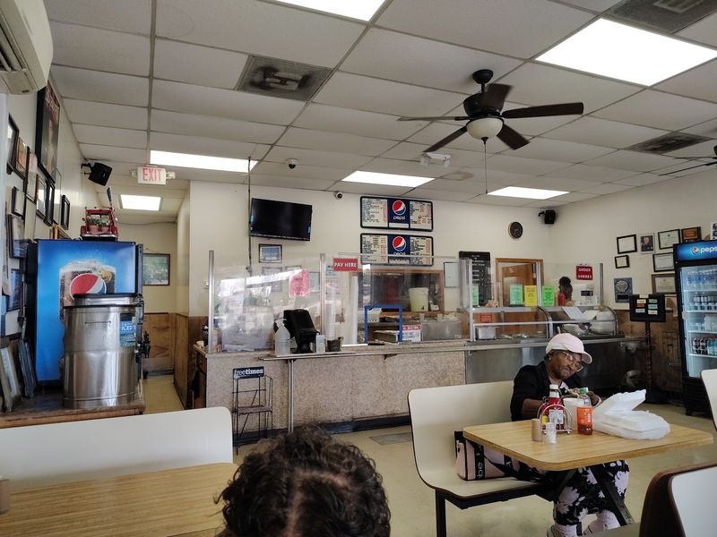 Big-T Bar-B-Que - Sparkleberry Lane