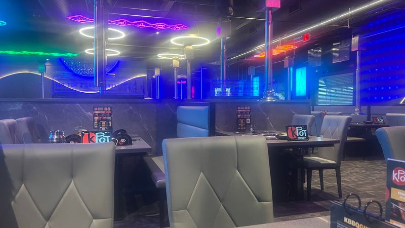 Big Tables Make Group Dining Feel Lively