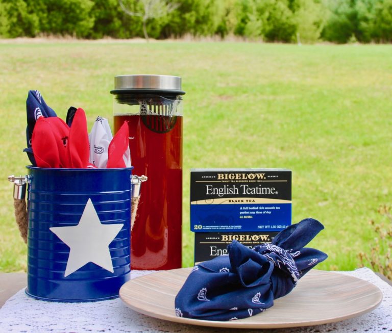 How to Tie a Napkin Bandana for Picnics this Summer