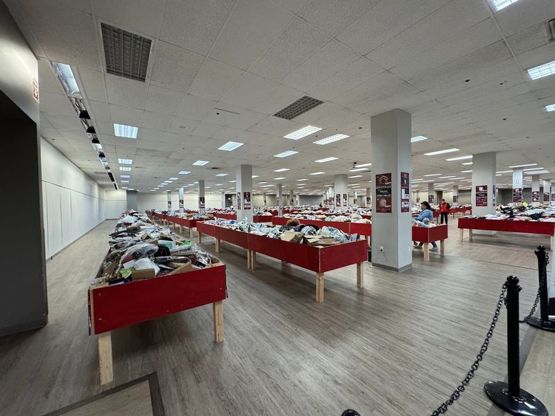 Overstock Gold From Major Retailers Hiding In The Bins