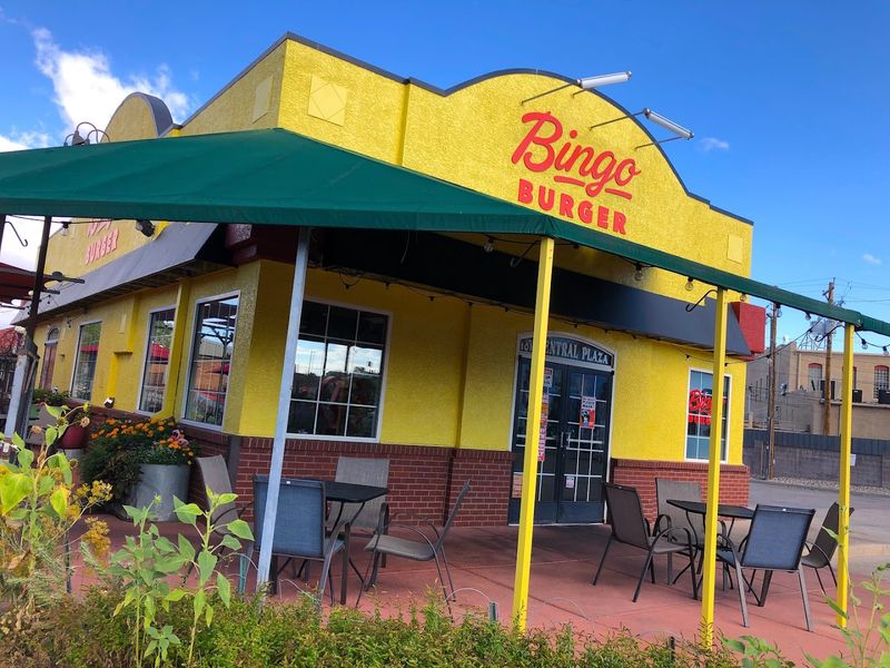 Bingo Burger, Pueblo