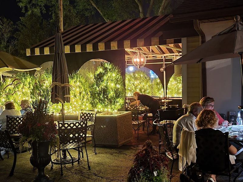 Francesco's Hole In The Wall - Northbrook