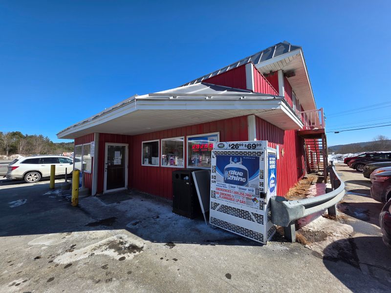 P&H Truck Stop In Wells River