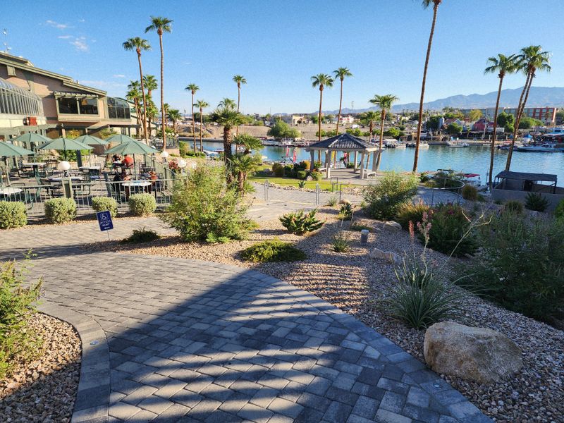 Shugrue's Restaurant & Bar