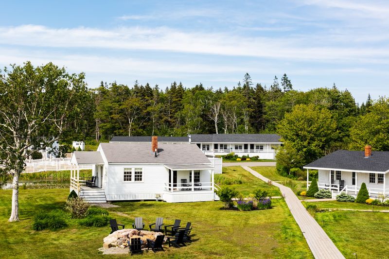 Bluebird Ocean Point Inn, East Boothbay, Maine