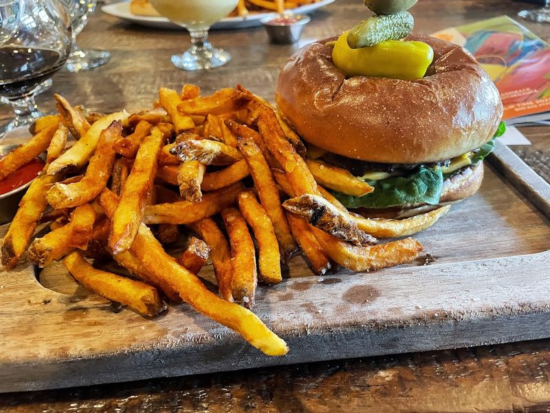 Seventy Six Restaurant, Holland