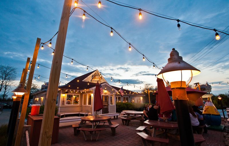 Mud City Crab House — Manahawkin