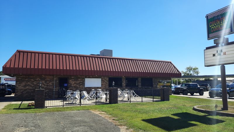 Holly's Country Cookin' — Conway