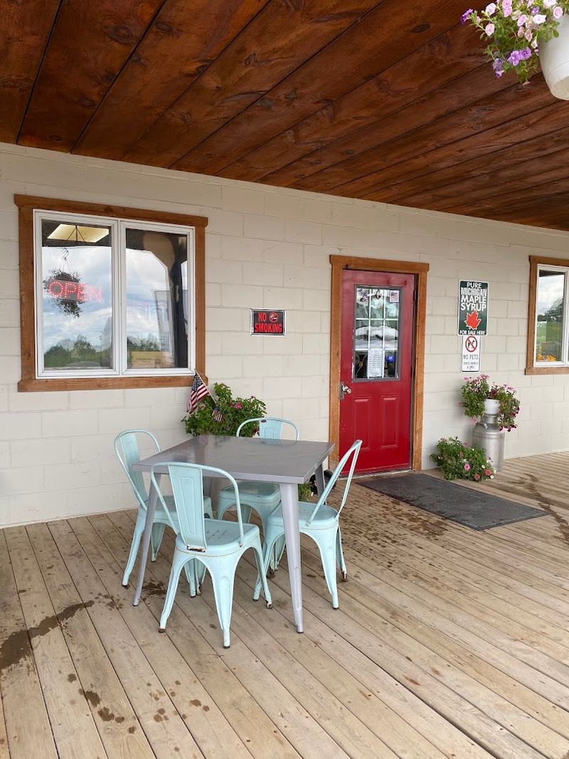 Farm Country Cheese House, Lakeview