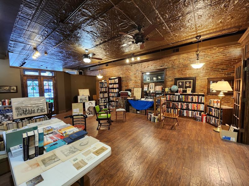 Books on the Square, Springfield