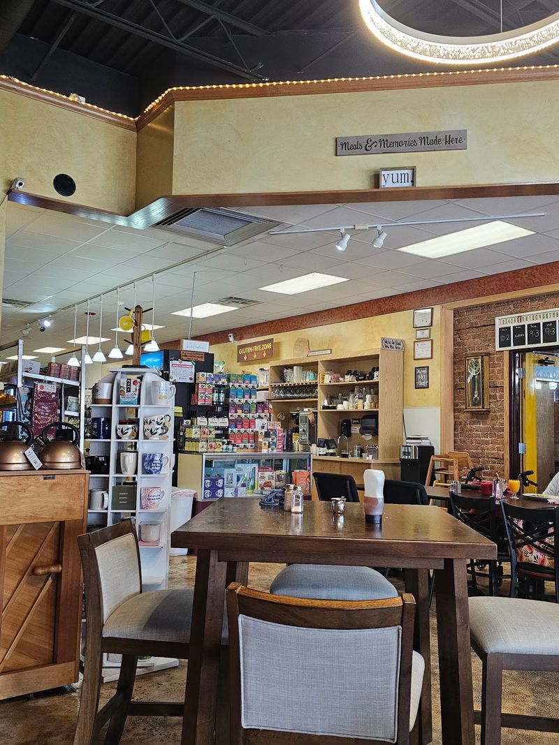 Bookstore Browsing, Fresh Smoothies, And A Peaceful Mood