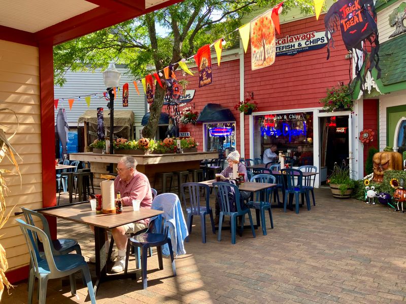 Scalawags Whitefish & Chips, Mackinaw City