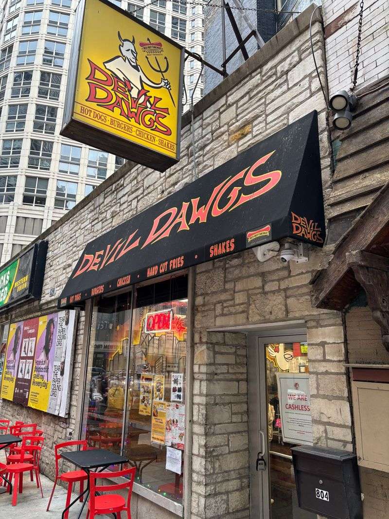 Devil Dawgs Rush St – Chicago