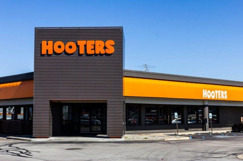 Hooters: Wings and Waning Relevance