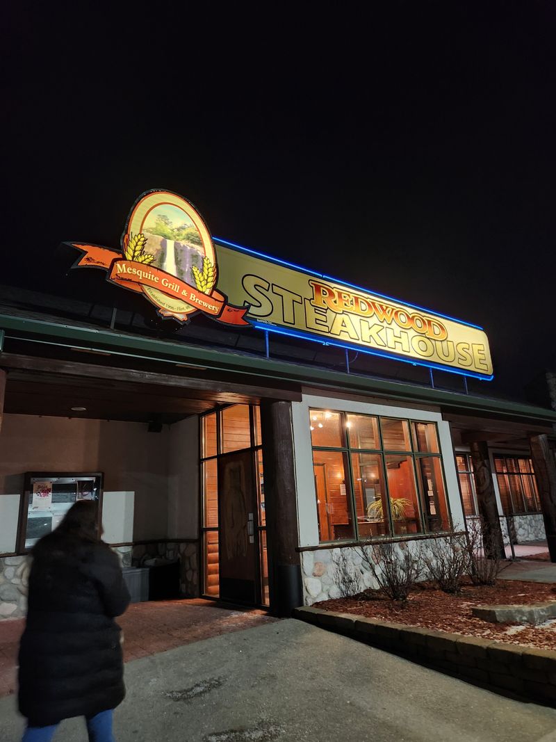 Redwood Steakhouse & Brewery – Flint