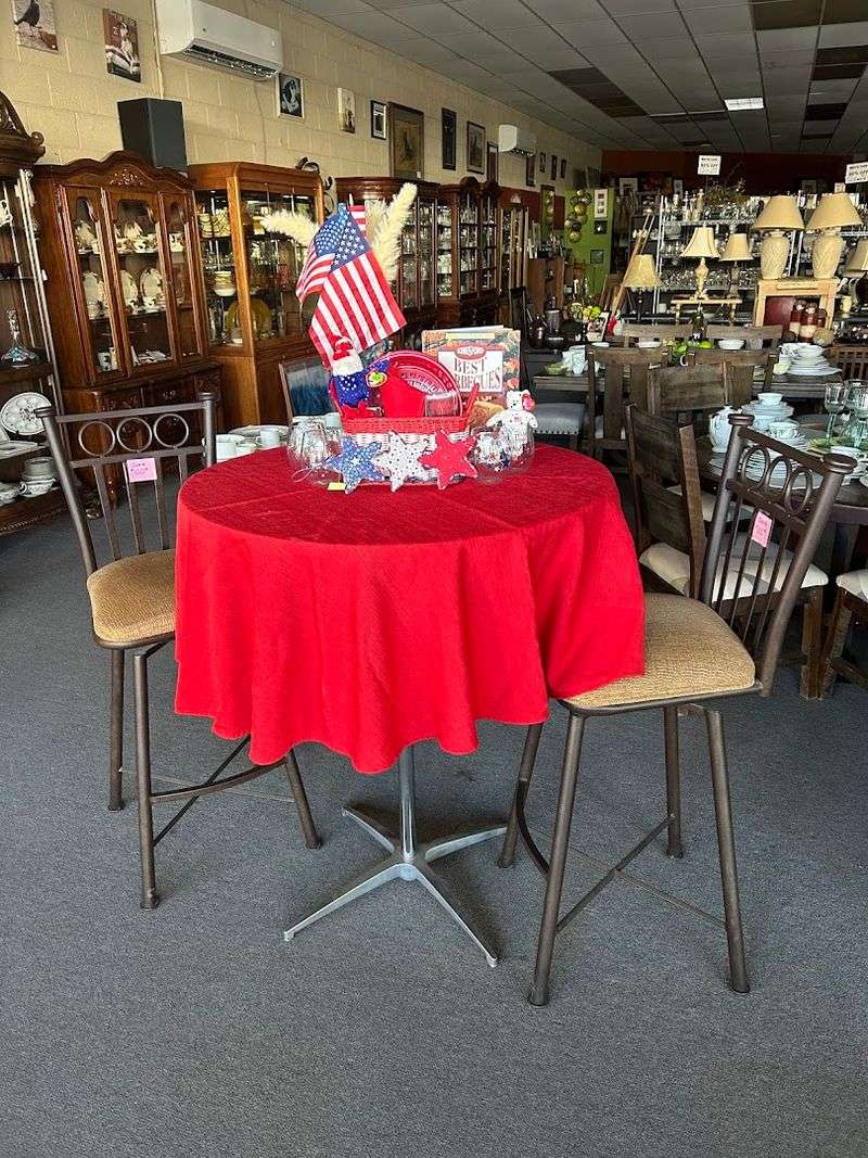 Bow Wow Meow Thrift Shop & Consignment, Casa Grande