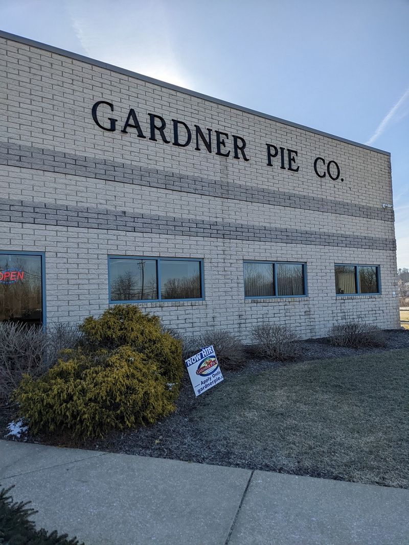 Gardner Pie Company Outlet Store, Akron