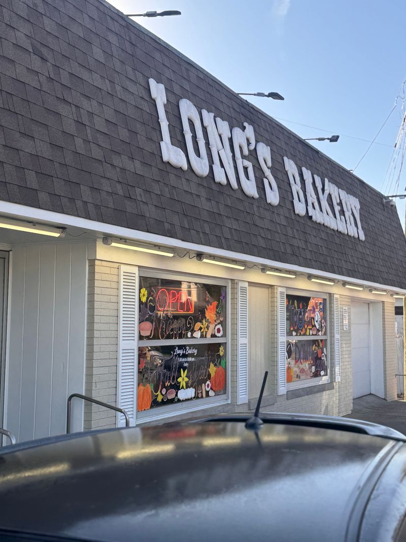 Long’s Bakery