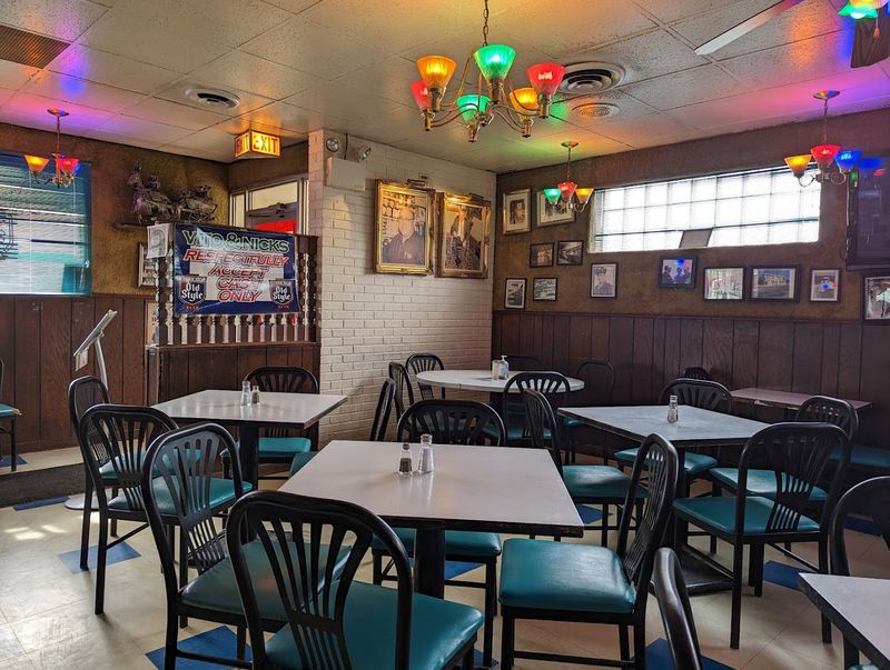 Vito & Nick's Pizzeria, Chicago