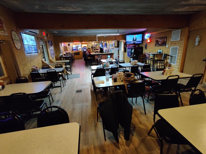 Papa's Bar - Monmouth