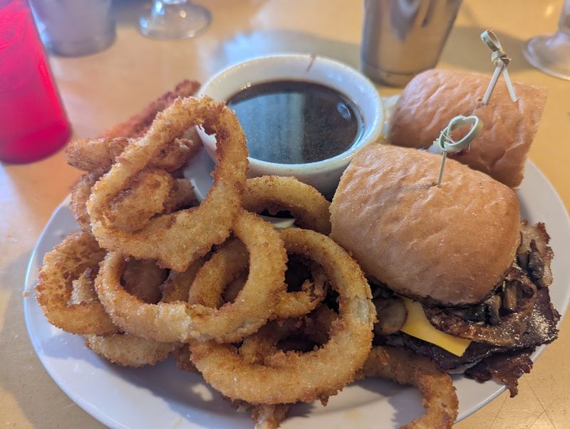 Burgers And Lunch Plates Worth Writing Home About