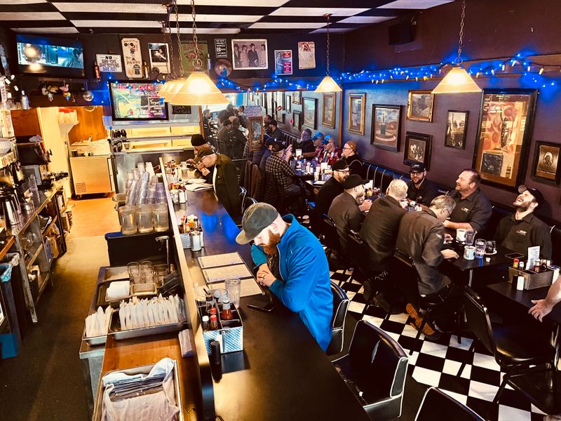 Gritty Atmosphere With Vulgar Charm