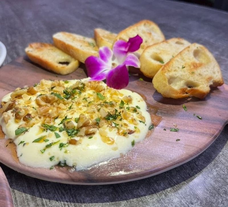 Lunch And Dinner Options That Keep The Crowd Coming Back