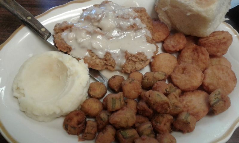 Breakfast Plates Bring Serious Small-Town Comfort Breakfast Plates Bring Serious Small-Town Comfort