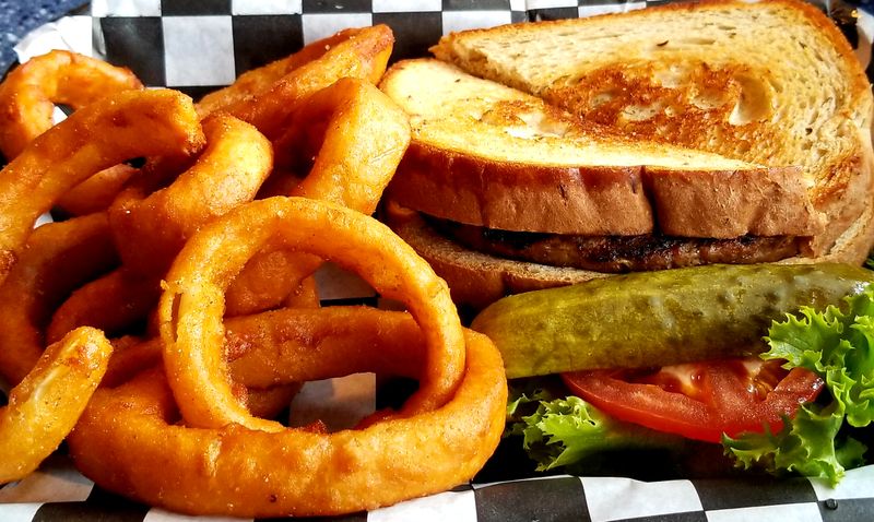 Burgers And Melts That Define The Lunch Rush