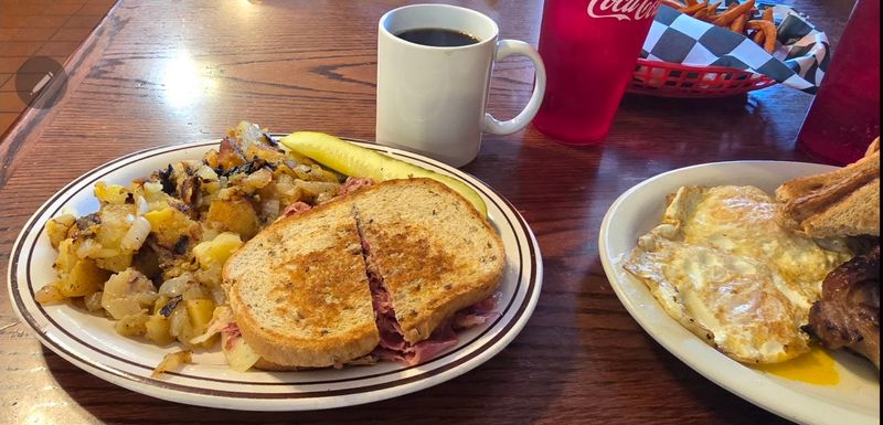 Breakfast Sandwiches That Go Way Beyond The Ordinary Breakfast Sandwiches That Go Way Beyond The Ordinary