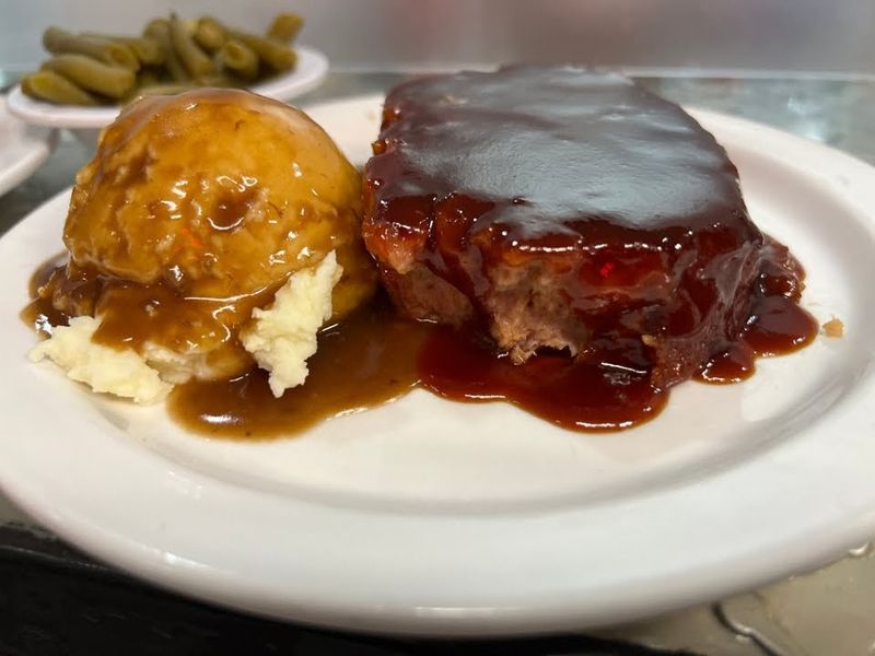 Lunch and Dinner Plates That Hit the Spot