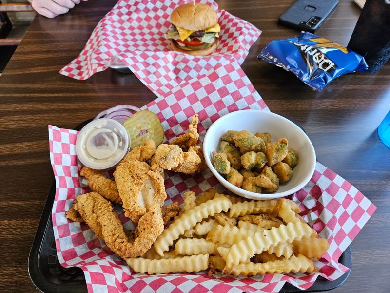 The Family Diner, Redfield