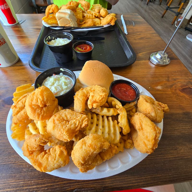 Jolly Roger Seafood House – Port Clinton